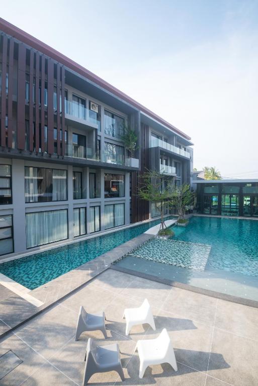 Pool Access Room at Maya Phuket Hotel 1