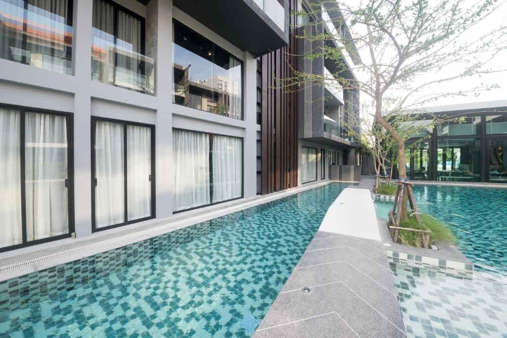 Pool Access Room at Maya Phuket Hotel 3
