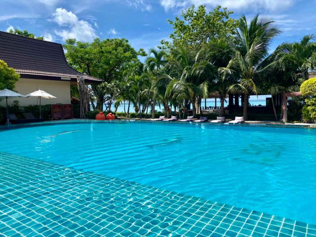 Phi Phi Villa Resort 12